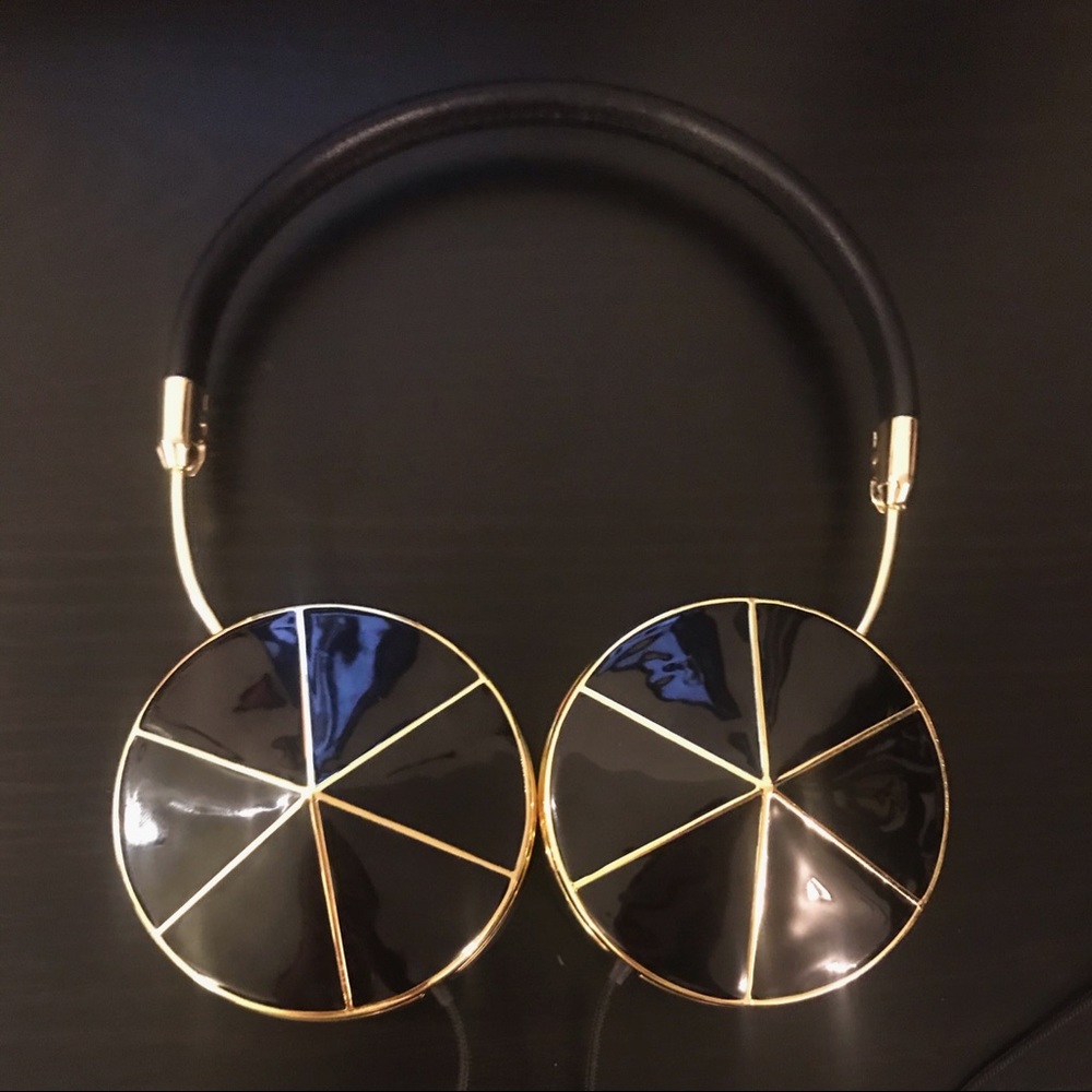 🎧 FRENDS Gold & Black Headphone with caps